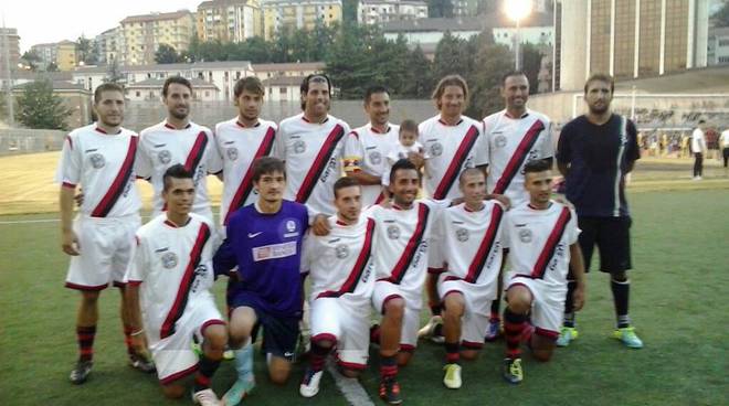 L'Equipe Salerno Soccer con ex glorie rossoblù