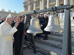 La benedizione della campane da parte di Papa Francesco