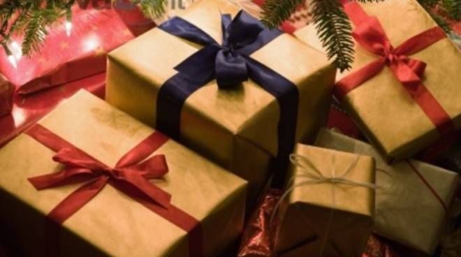 Pacchi Di Natale.Regali Di Natale Confcommercio Potenza Scegliere Negozi Sotto Casa Basilicata24