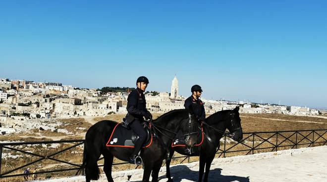 Carabinieri forestali a cavallo