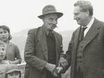 Carlo Levi in visita ad Aliano nel 1960. Foto di Mario Carbone